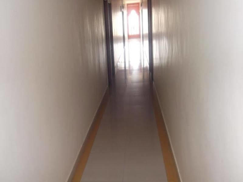 Oyo 1065 Hotel Hmr Royal Inn Pune Dış mekan fotoğraf