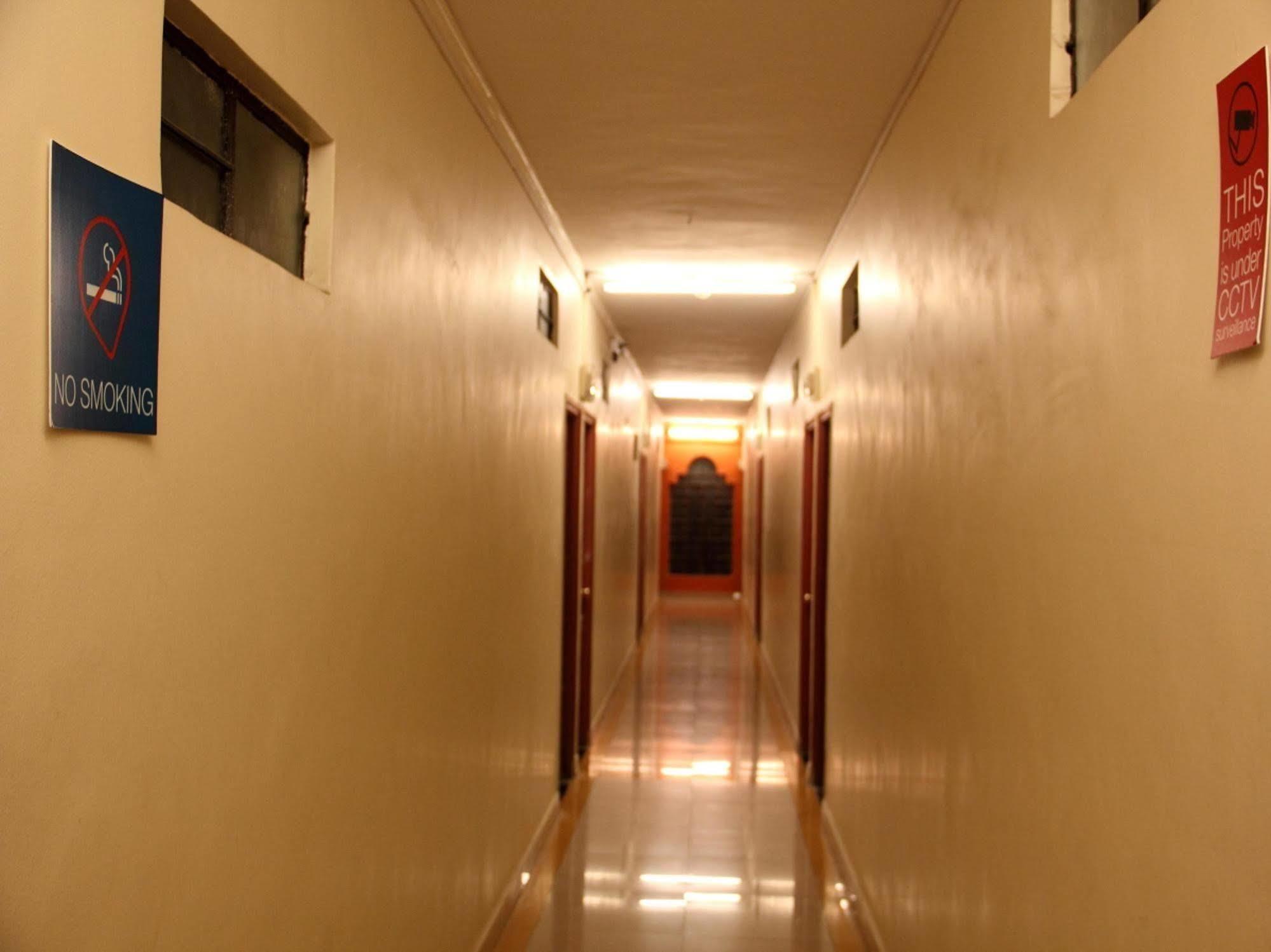 Oyo 1065 Hotel Hmr Royal Inn Pune Dış mekan fotoğraf