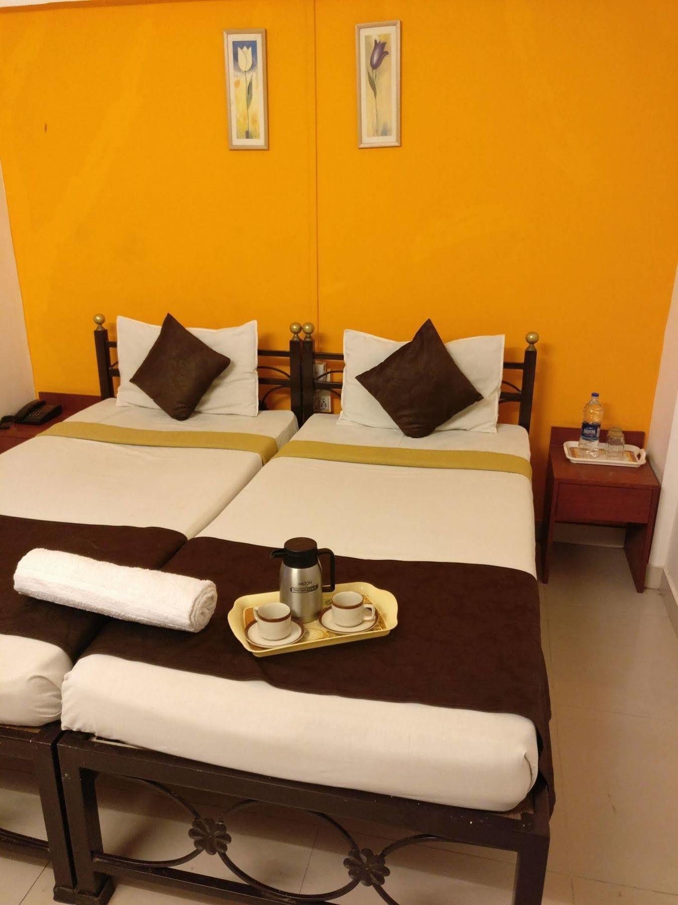 Oyo 1065 Hotel Hmr Royal Inn Pune Dış mekan fotoğraf