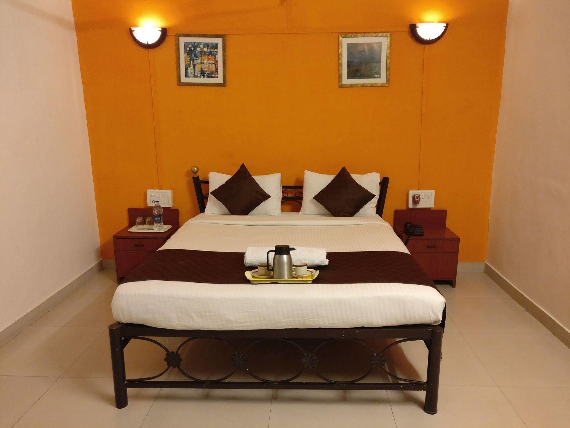 Oyo 1065 Hotel Hmr Royal Inn Pune Dış mekan fotoğraf
