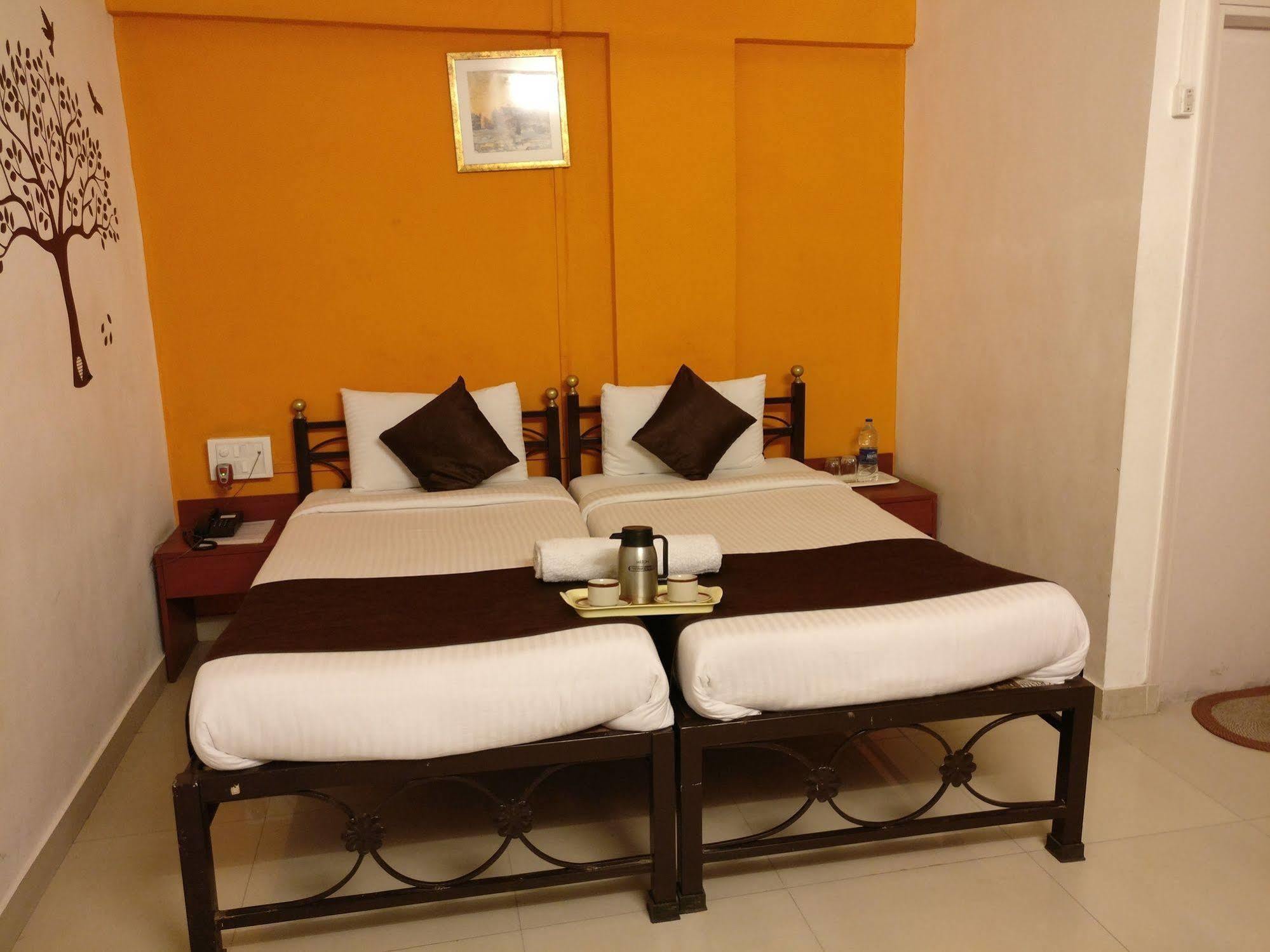 Oyo 1065 Hotel Hmr Royal Inn Pune Dış mekan fotoğraf