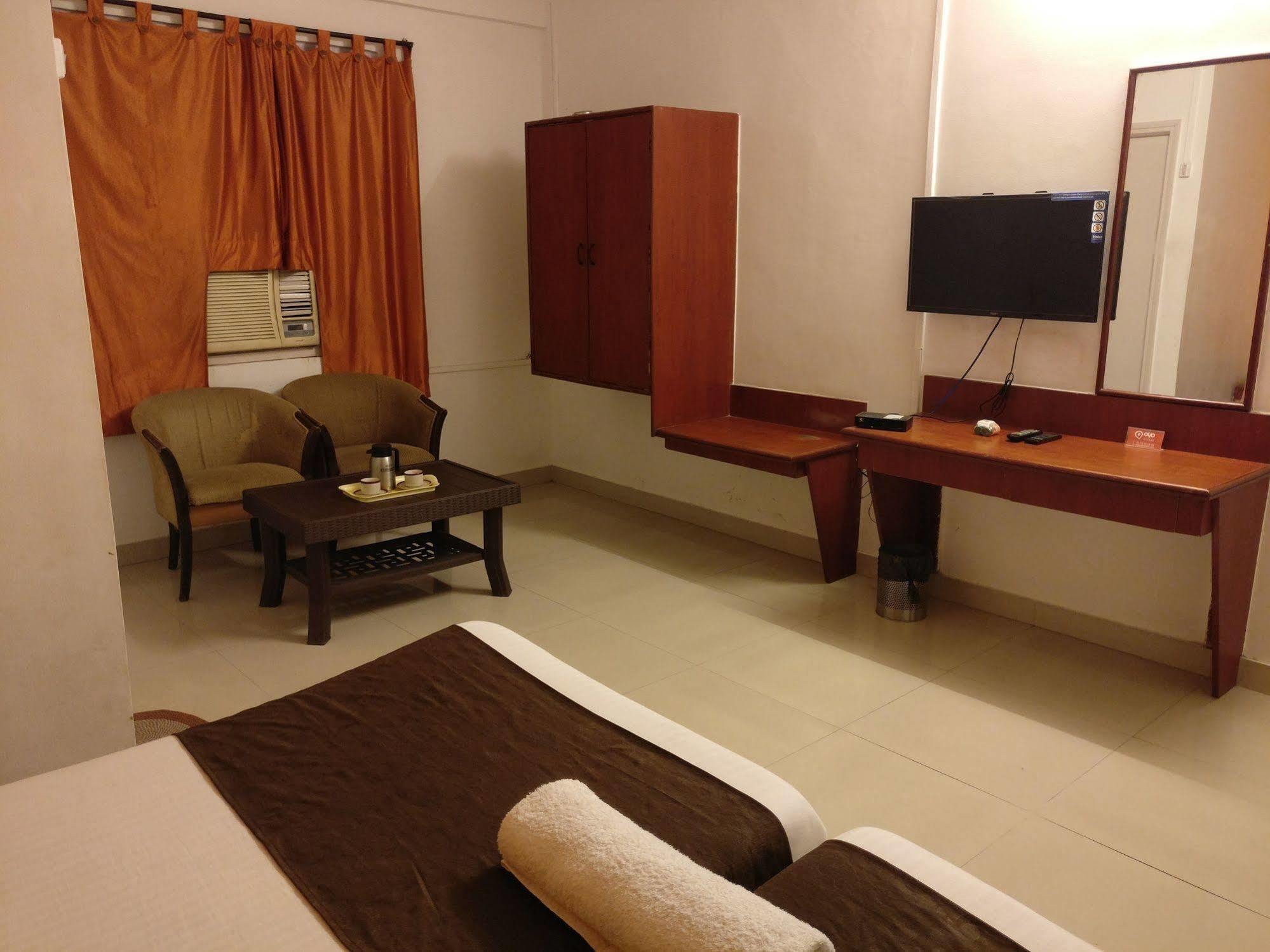 Oyo 1065 Hotel Hmr Royal Inn Pune Dış mekan fotoğraf