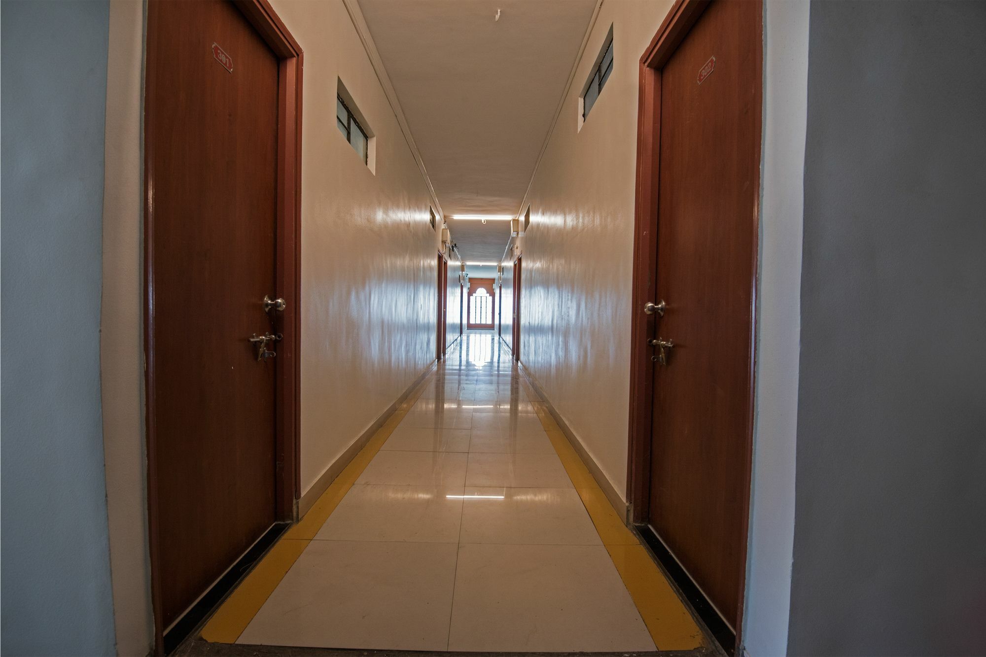 Oyo 1065 Hotel Hmr Royal Inn Pune Dış mekan fotoğraf